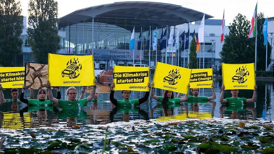Die Aktionen der Aktivisten sorgten rund um M&uuml;nchen f&uuml;r gro&szlig;es Aufsehen und erhebliche Verkehrsbehinderungen. Auf dem Messegel&auml;nde selbst fiel der Protest etwas weniger spektakul&auml;r aus.