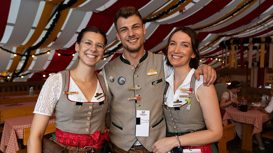 Die Partybilder vom Donnerstag, 17. August 2023, aus dem Festzelt Krönner. Die Partybilder vom Donnerstag, 17. August 2023, aus dem Festzelt Krönner.