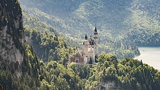 Mehr als eine Million Menschen besuchten 2024 das Schloss Neuschwanstein in Schwangau. (Archivbild) Mehr als eine Million Menschen besuchten 2024 das Schloss Neuschwanstein in Schwangau. (Archivbild)