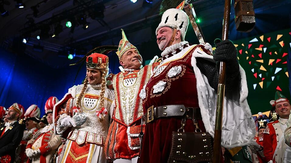 Das Kölner Dreigestirn besteht aus Prinz, Bauer und Jungfrau (Archivbild). Das Kölner Dreigestirn besteht aus Prinz, Bauer und Jungfrau (Archivbild).