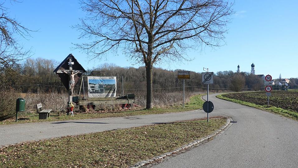 Eigentlich wollen der SPD-Ortsverein und die Interessengemeinschaft das gleiche: keine Umfahrung Haindling Nord. Doch jetzt bekamen sie sich in die Haare. Eigentlich wollen der SPD-Ortsverein und die Interessengemeinschaft das gleiche: keine Umfahrung Haindling Nord. Doch jetzt bekamen sie sich in die Haare.