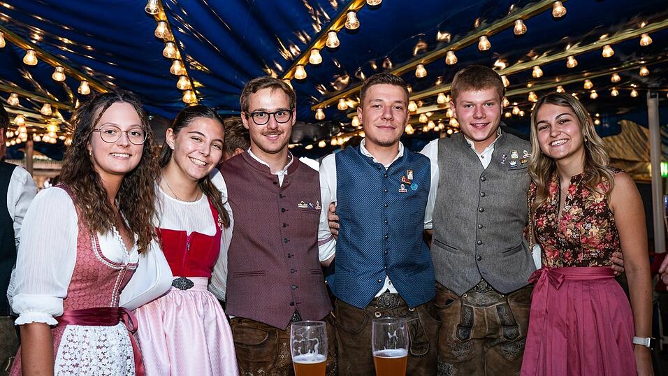 Die Partybilder vom Montag, 17. August, aus dem Festzelt Wenisch. Die Partybilder vom Montag, 17. August, aus dem Festzelt Wenisch.