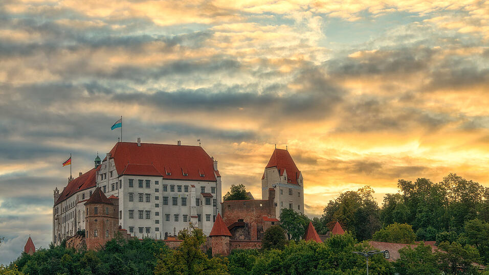 Burg Trausnitz beim Sonnenaufgang.
