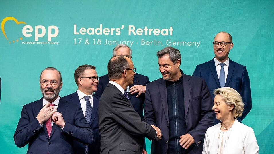 Die Parteienfamilie der EVP um ihren Vorsitzenden Manfred Weber (links) ist in Brüssel die Heimat von CDU und CSU. (Archivbild) Die Parteienfamilie der EVP um ihren Vorsitzenden Manfred Weber (links) ist in Brüssel die Heimat von CDU und CSU. (Archivbild)