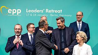 Die Parteienfamilie der EVP um ihren Vorsitzenden Manfred Weber (links) ist in Brüssel die Heimat von CDU und CSU. (Archivbild) Die Parteienfamilie der EVP um ihren Vorsitzenden Manfred Weber (links) ist in Brüssel die Heimat von CDU und CSU. (Archivbild)