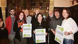 Die damaligen Mitglieder des Forum gegen Armut rund um den kürzlich verstorbenen Reinhard Kellner (Zweiter von rechts) und die bereits 2024 verstorbene Gewerkschafterin Irene Salberg (Mitte).