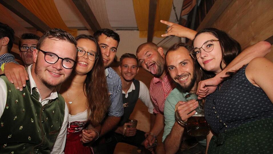 Auch am Samstagabend strömten viele Landshuter zur Dult. Auch am Samstagabend strömten viele Landshuter zur Dult.