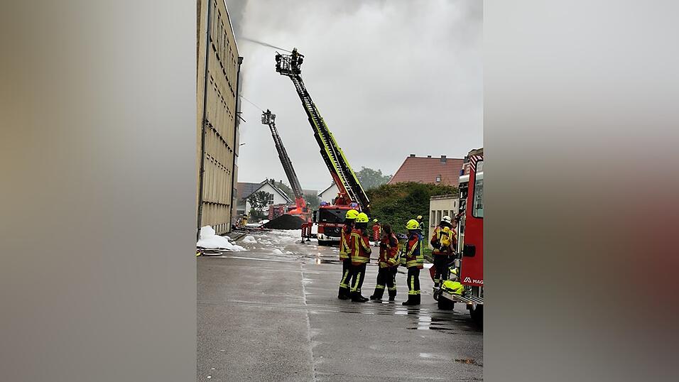 Durch ein Feuer in einer Lagerhalle der Brandt-Schokoladenfabrik in Landshut ist laut Sch&auml;tzungen der Polizei ein Millionenschaden entstanden.&nbsp;