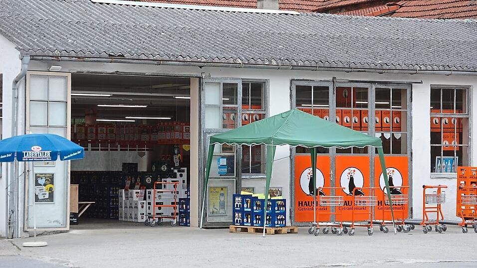 Anna Wolfsecker vom gleichnamigen Getr&auml;nkemarkt w&auml;re bereit gewesen, die Postfiliale aufzunehmen.