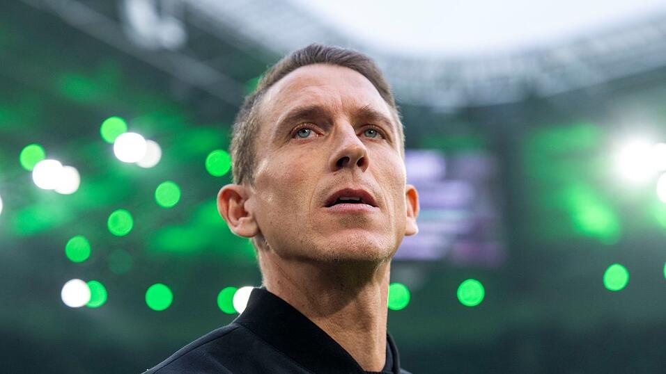 Steigt er vom Interims- zum Cheftrainer auf? Wolfsburgs Daniel Bauer. Steigt er vom Interims- zum Cheftrainer auf? Wolfsburgs Daniel Bauer.