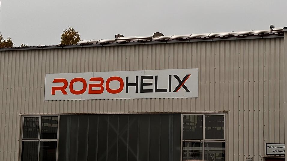 Die Firma Robohelix hat an zwei Standorten im Landkreis, in Geiselhöring und Oberschneiding, Niederlassungen gegründet. Das innovative Maschinenbau-Unternehmen fertigt Helixe, also wendelförmige Bauteile für Förderschnecken, die beispielsweise in Mähdreschern verbaut werden. Die Firma Robohelix hat an zwei Standorten im Landkreis, in Geiselhöring und Oberschneiding, Niederlassungen gegründet. Das innovative Maschinenbau-Unternehmen fertigt Helixe, also wendelförmige Bauteile für Förderschnecken, die beispielsweise in Mähdreschern verbaut werden.