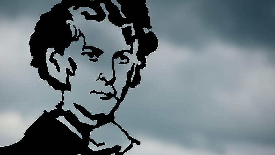 Eine Reihe von Denkmälern in Bayern erinnern an Ludwig II. - zum 140. Todestag kommt ein neues in München dazu. (Archivbild) Eine Reihe von Denkmälern in Bayern erinnern an Ludwig II. - zum 140. Todestag kommt ein neues in München dazu. (Archivbild)