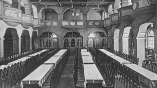 Der Katholische Gesellenverein errichtete das Kolpinghaus in der Freyung das auch über einen großen Saal verfügt. Der Katholische Gesellenverein errichtete das Kolpinghaus in der Freyung das auch über einen großen Saal verfügt.