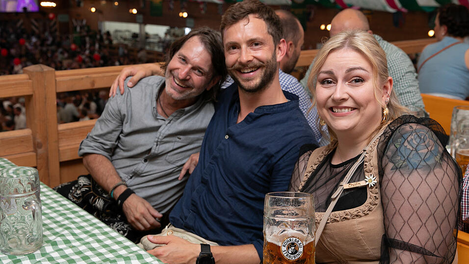 Echte Blasmusikfans lie&szlig;en sich den Montagabend im Festzelt Weckmann nicht entgehen.