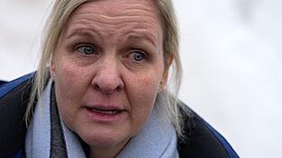 IOC-Präsidentin Kirsty Coventry zeigte sich nach dem Ausschluss des Ukrainers Heraskewytsch emotional. IOC-Präsidentin Kirsty Coventry zeigte sich nach dem Ausschluss des Ukrainers Heraskewytsch emotional.