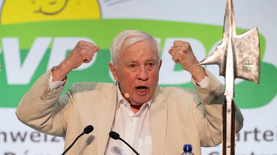 Blocher hat für den Fall der Niederlage schon ein Weitermachen angekündigt (Archivbild) Blocher hat für den Fall der Niederlage schon ein Weitermachen angekündigt (Archivbild)