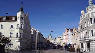 In der Vilsbiburger Kernstadt gibt es einen Flächenbedarf von rund 9,2 Hektar, auf denen Wohnraum geschaffen werden soll. In der Vilsbiburger Kernstadt gibt es einen Flächenbedarf von rund 9,2 Hektar, auf denen Wohnraum geschaffen werden soll.