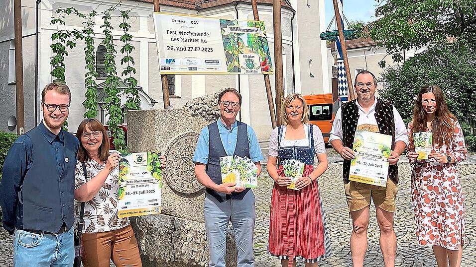 Freuen sich auf den zweiten Anlauf zum Festwochenende am 26./27. Juli (v. l.): Hauptamtsleiter Jan Kling, Marktr&auml;tin Erika Wittstock-Spona, die drei B&uuml;rgermeister Hans Sailer, Beatrix Sebald und Martin Linseisen sowie Gesch&auml;ftsleiterin Katharina Oberhofer.