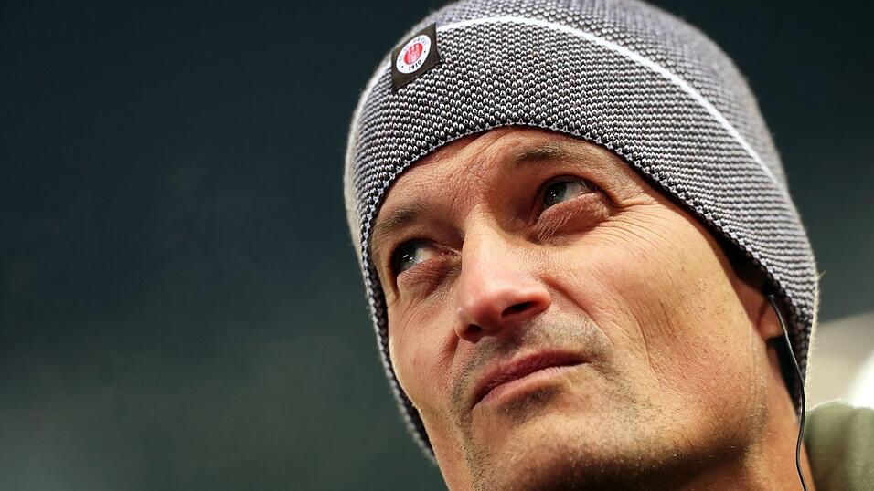 Blickte vor dem Spiel skeptisch: FC St. Paulis Cheftrainer Alexander Blessin. Blickte vor dem Spiel skeptisch: FC St. Paulis Cheftrainer Alexander Blessin.