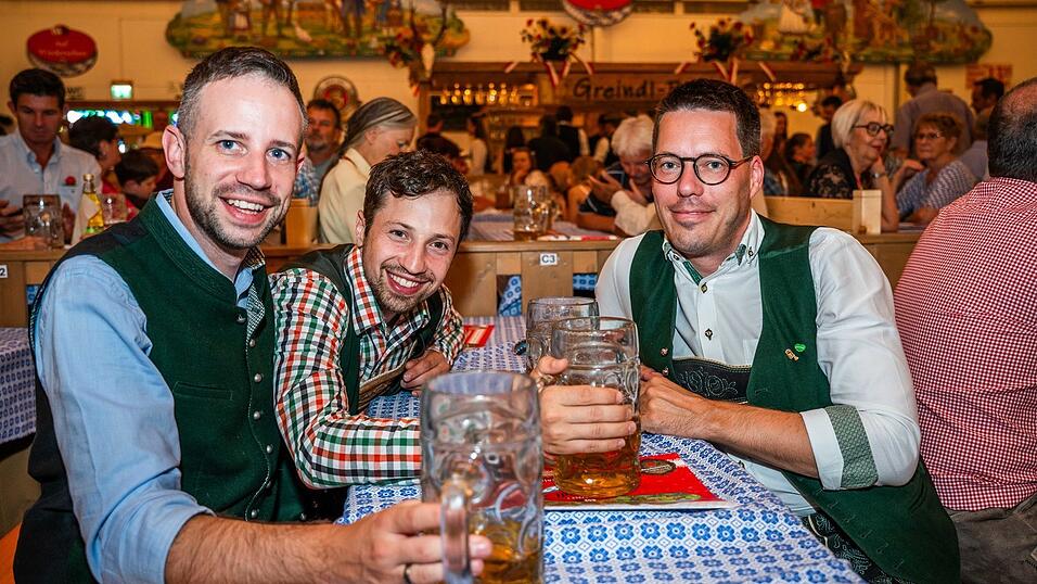 Die Partybilder vom Montag, 17. August, aus dem Festzelt Greindl. Die Partybilder vom Montag, 17. August, aus dem Festzelt Greindl.