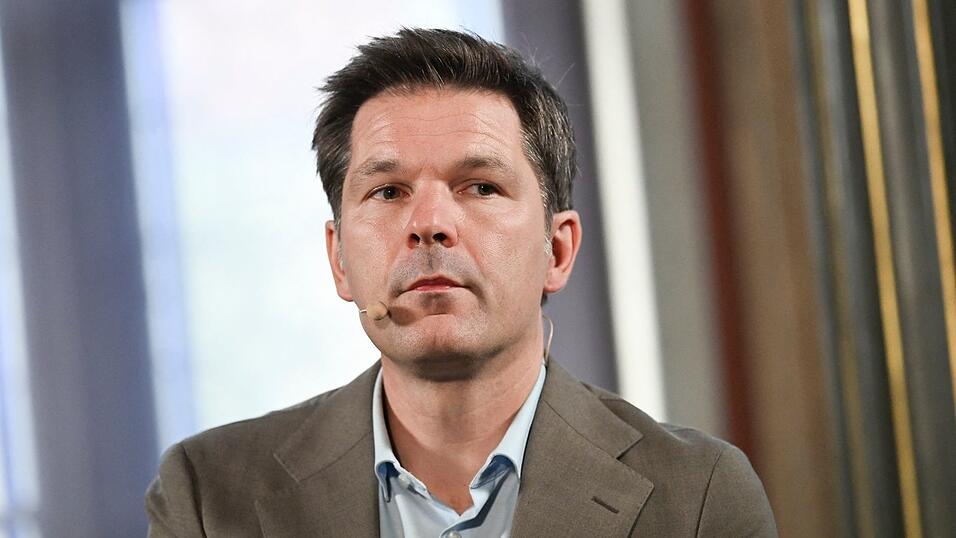 Die Staatsanwaltschaft Hannover ermittelt gegen den Berliner SPD-Spitzenkandidaten Steffen Krach. Die Staatsanwaltschaft Hannover ermittelt gegen den Berliner SPD-Spitzenkandidaten Steffen Krach.