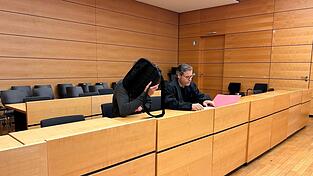 Bei praller Sonne soll ein Vater sein Baby in einem verschlossenen Auto zurückgelassen haben. (Archivbild) Bei praller Sonne soll ein Vater sein Baby in einem verschlossenen Auto zurückgelassen haben. (Archivbild)