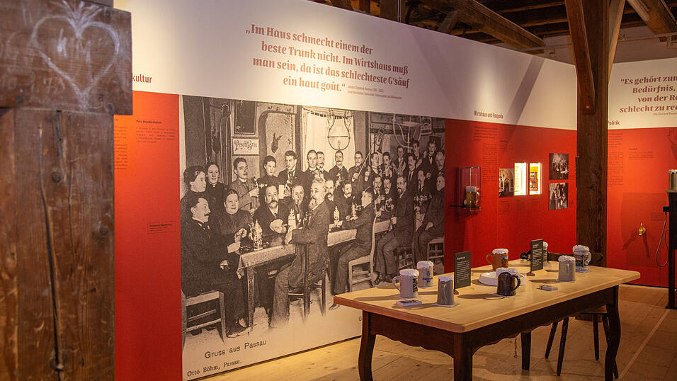 Ein Wirtshaustisch bietet allerlei Medienerlebnisse.