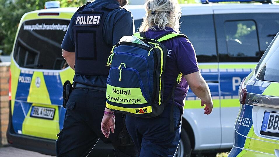 Notfallseelsorger sind an der Brandenburger Schule im Einsatz.