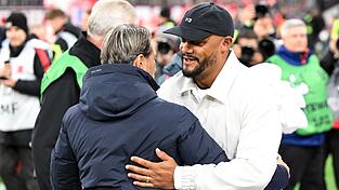 Wiedersehen beim Supercup und dann am achten Spieltag: Bayern-Coach Vincent Kompany (r) und sein BVB-Kollege Niko Kovac. (Archivbild) Wiedersehen beim Supercup und dann am achten Spieltag: Bayern-Coach Vincent Kompany (r) und sein BVB-Kollege Niko Kovac. (Archivbild)