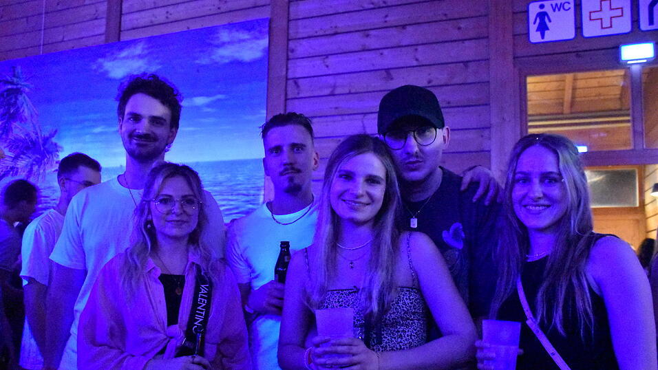 Die besten Bilder vom Samstag zeigen Tanzen und jede Menge Spaß. Die besten Bilder vom Samstag zeigen Tanzen und jede Menge Spaß.