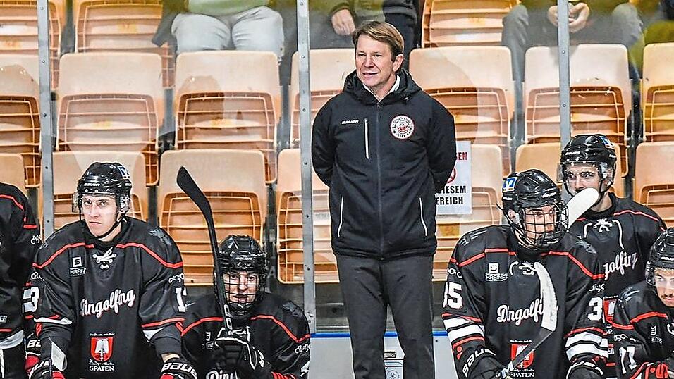 Headcoach Dustin Whitecotton sprach über die aktuelle Bayernligasaison und zeigte sich überwiegend zufrieden mit seiner Mannschaft. Headcoach Dustin Whitecotton sprach über die aktuelle Bayernligasaison und zeigte sich überwiegend zufrieden mit seiner Mannschaft.