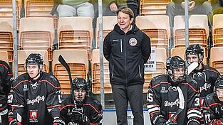 Headcoach Dustin Whitecotton sprach über die aktuelle Bayernligasaison und zeigte sich überwiegend zufrieden mit seiner Mannschaft. Headcoach Dustin Whitecotton sprach über die aktuelle Bayernligasaison und zeigte sich überwiegend zufrieden mit seiner Mannschaft.