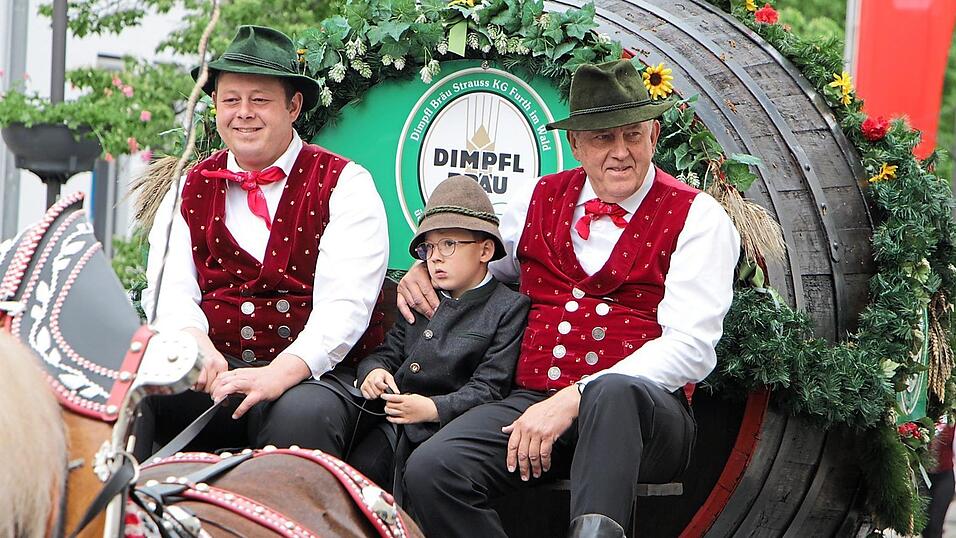 Pr&auml;chtige Gespanne und viele Festwagen werden am Pfingstsamstag beim traditionellen Bierzelteinzug wieder zu sehen sein.