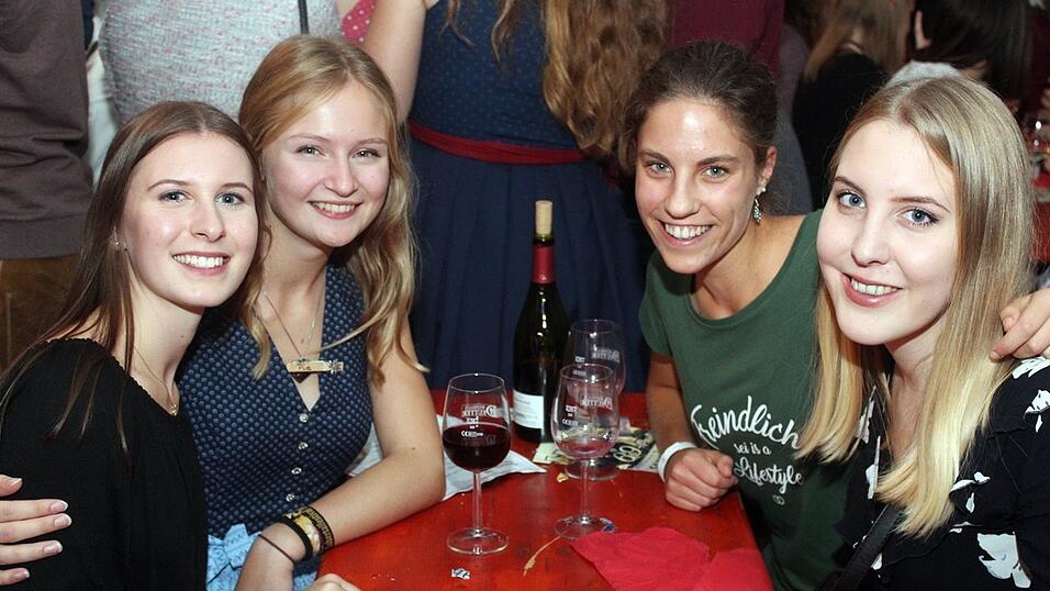 Die besten Bilder vom Wein- und Wei&szlig;bierfest des Burschenvereins Arth und der M&auml;dchengruppe.
