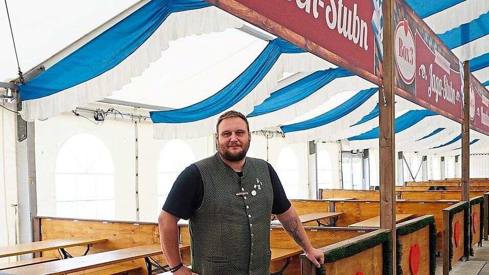Die Ruhe vor dem (An-)Sturm: Das Festzelt von Stefan Anthofer ist bereit für den Mainburger Gallimarkt. Die Ruhe vor dem (An-)Sturm: Das Festzelt von Stefan Anthofer ist bereit für den Mainburger Gallimarkt.