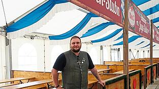 Die Ruhe vor dem (An-)Sturm: Das Festzelt von Stefan Anthofer ist bereit für den Mainburger Gallimarkt.