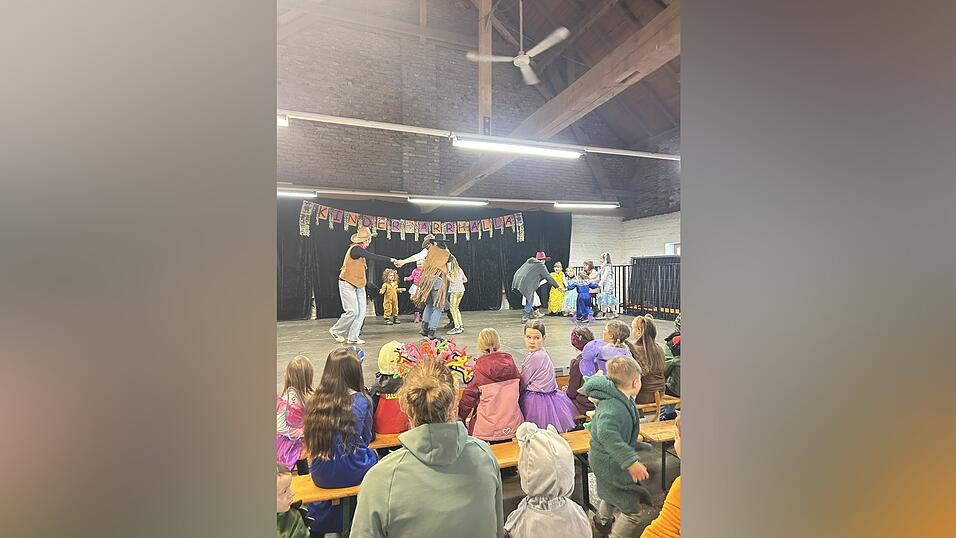 Impressionen vom Kehraus der Kindernarrhalla Altdorf.