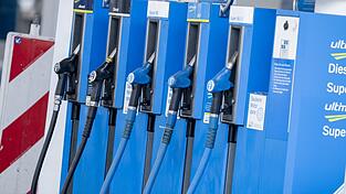 Die hohen Spritpreise belasten vor allem Menschen mit niedrigerem Einkommen.