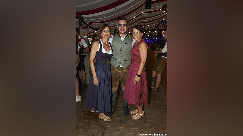 Die Partybilder vom Donnerstag, 15. August 2024, aus dem Festzelt Lechner. Die Partybilder vom Donnerstag, 15. August 2024, aus dem Festzelt Lechner.