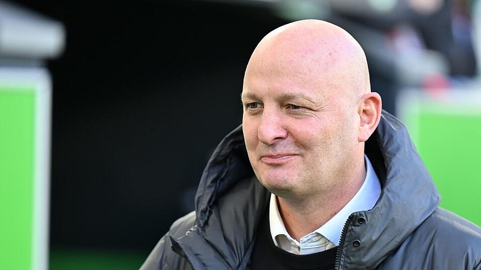 In der Kritik: Wolfsburgs Sport-Geschäftsführer Peter Christiansen. (Archivbild) In der Kritik: Wolfsburgs Sport-Geschäftsführer Peter Christiansen. (Archivbild)