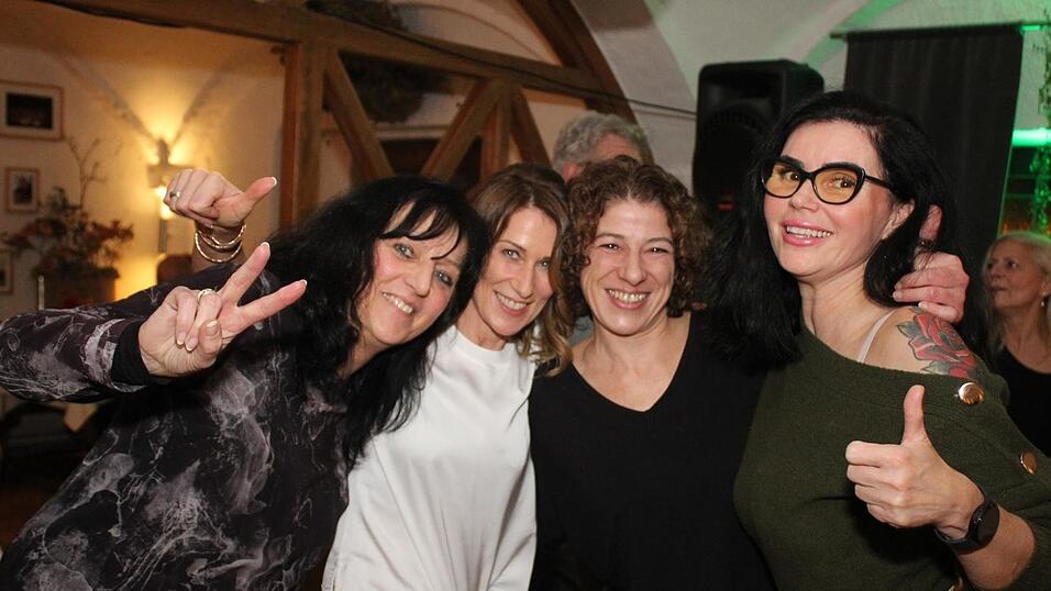 Am Freitagabend schallten die Schlager durch die Weinstube Isarklause.