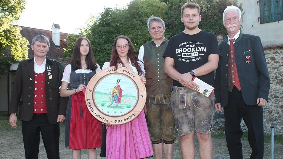 Die Gewinnerin der Trenckscheibe, Bianca Bayer, mit Eva-Maria Kolbeck und Marius Nachtmann.