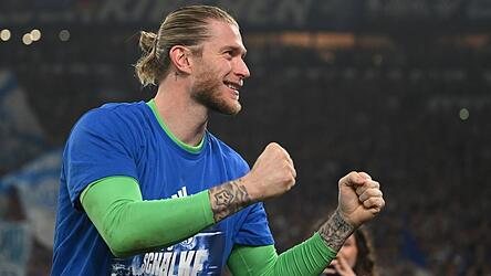 Vaterfreuden nach dem Aufstieg mit dem FC Schalke: Loris Karius. (Archivbild)