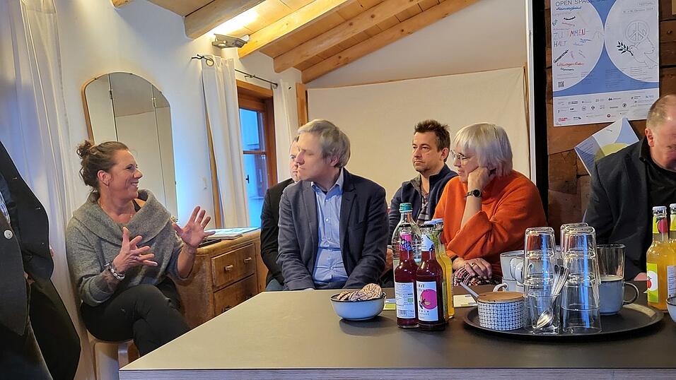 Britta Wahlers begeisterte die Anwesenden mit ihren Erz&auml;hlungen von ihrem Filmprojekt, das sie mit ihrer Kunstklasse und der argentinischen K&uuml;nstlerin Inti Gallardo durchf&uuml;hren konnte. Initiator war das Schiesslhaus.