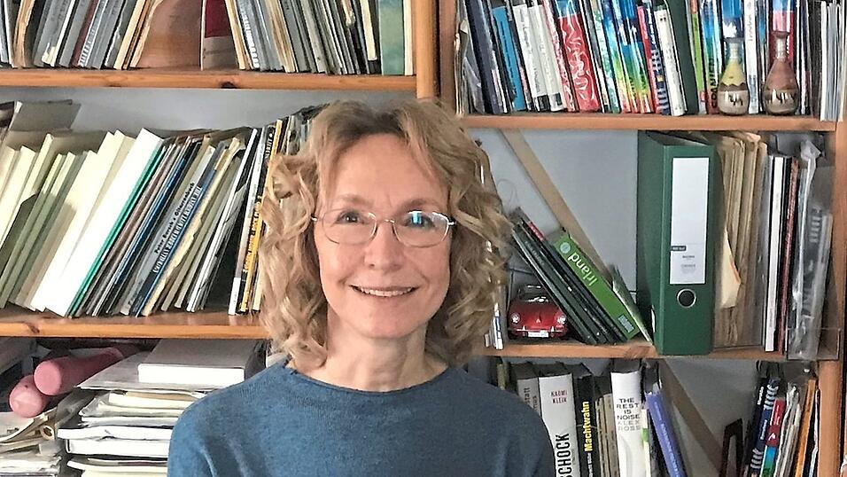 Zum Klavierspielen kommt Irmgard Freihoffer, hier in ihrem Wohnzimmer, zu selten, sagt sie. Nach dem 23. Februar würde die Stadträtin gerne in Berlin für ihre Überzeugungen eintreten.