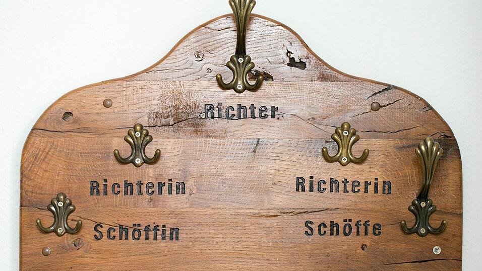 Per Gesetz will die SPD in Bayern erreichen, dass Schöffen nur ohne jegliche Zweifel an ihrer Verfassungstreue ernannt werden dürfen. (Symbolbild) Per Gesetz will die SPD in Bayern erreichen, dass Schöffen nur ohne jegliche Zweifel an ihrer Verfassungstreue ernannt werden dürfen. (Symbolbild)