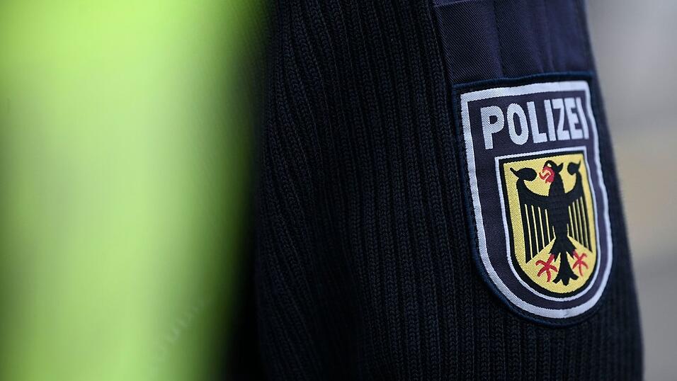 Die Bundespolizei wurde bei einer Kontrolle auf das Fahrzeug aufmerksam. (Symbolbild)