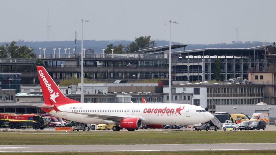 Aus diesem Flugzeug der türkischen Airline Corendon wurde der Notfallcode «7500» gesendet. (Archivbild) Aus diesem Flugzeug der türkischen Airline Corendon wurde der Notfallcode «7500» gesendet. (Archivbild)