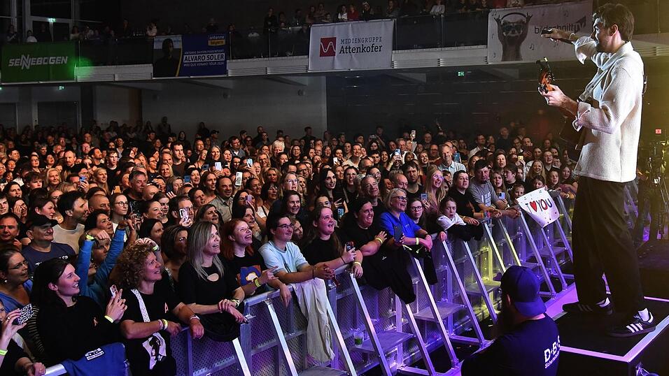 Alvaro Soler hat das Publikum in Straubing sofort in seinen Bann gezogen. Alvaro Soler hat das Publikum in Straubing sofort in seinen Bann gezogen.