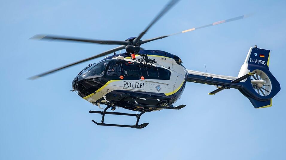Per Hubschrauber wurde der tote 22-Jährige geborgen. (Symbolbild) Per Hubschrauber wurde der tote 22-Jährige geborgen. (Symbolbild)